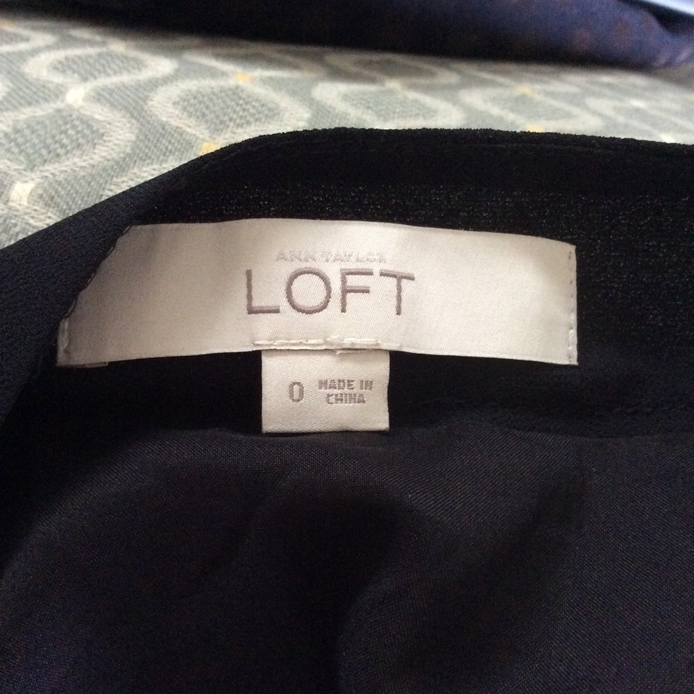 Pleated black skirt. Loft sz 0. Polyester